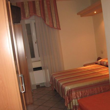 Parco Sogni D'Oro Aparthotel Монтела Екстериор снимка