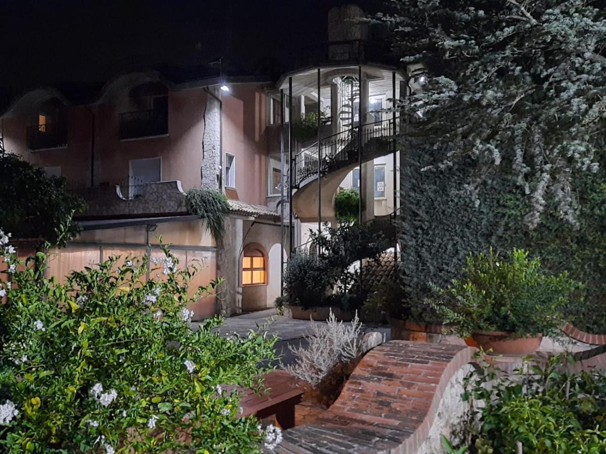 Parco Sogni D'Oro Aparthotel Монтела Екстериор снимка