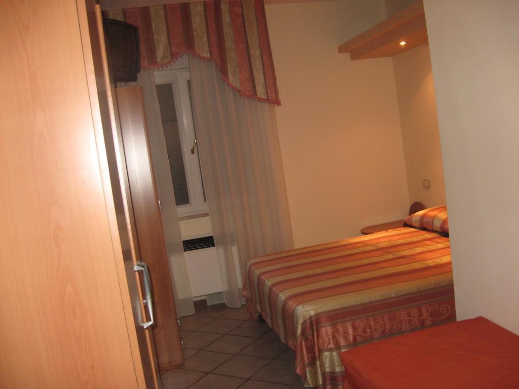 Parco Sogni D'Oro Aparthotel Монтела Екстериор снимка